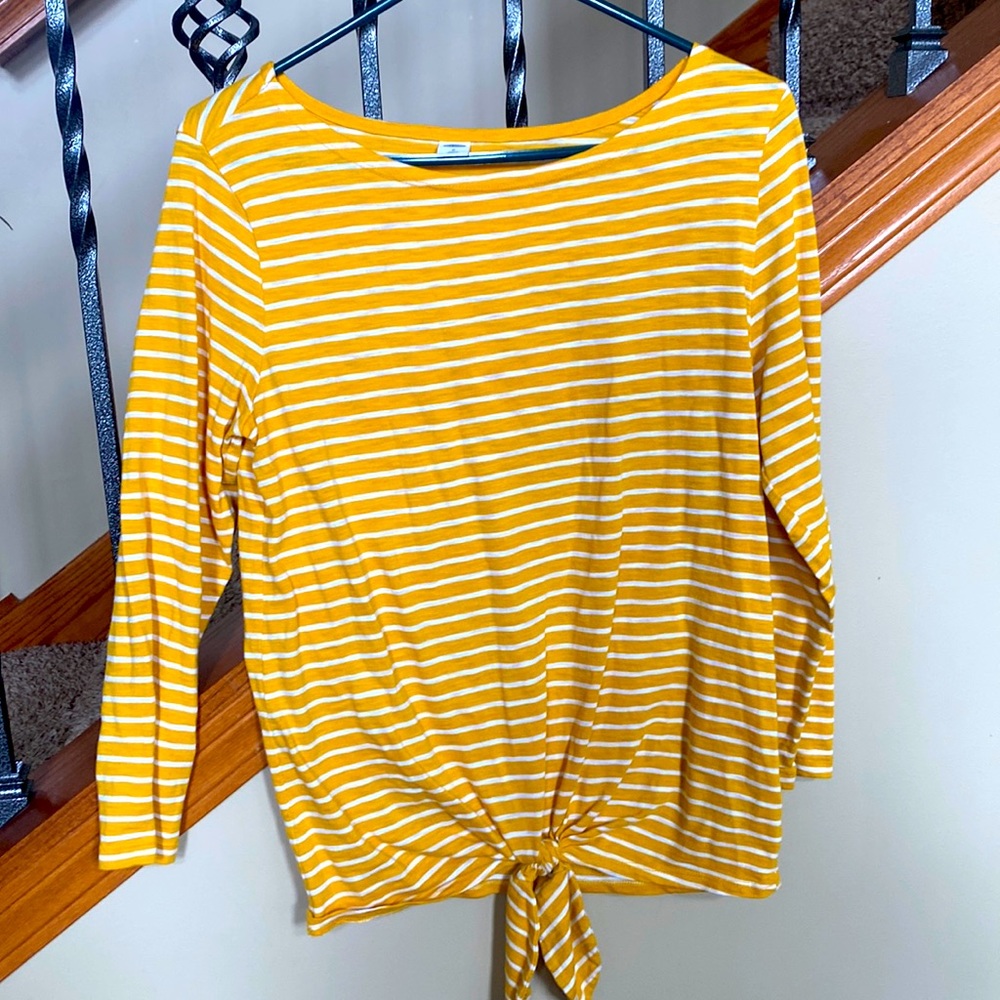 Three-quarter length sleeve striped shirt with front Tie